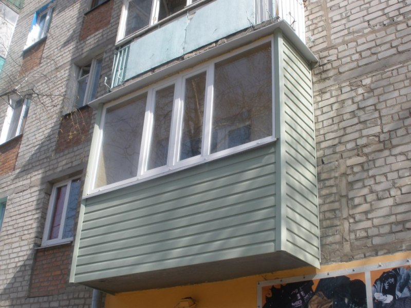 Балкон снаружи.