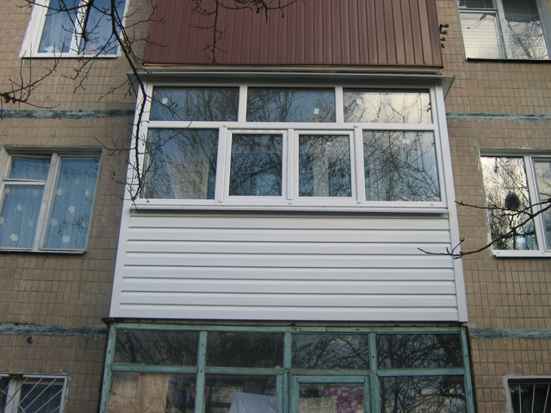 Балкон снаружи.
